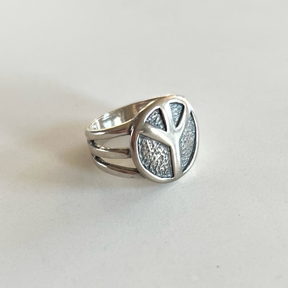 Silpada Silver Peace Symbol Ring with Architectural Design - Picture 3 of 11